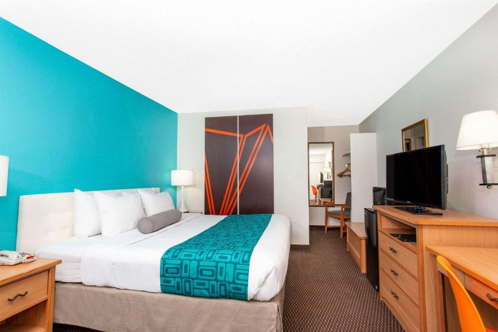 Howard Johnson by Wyndham Colorado Springs Main image